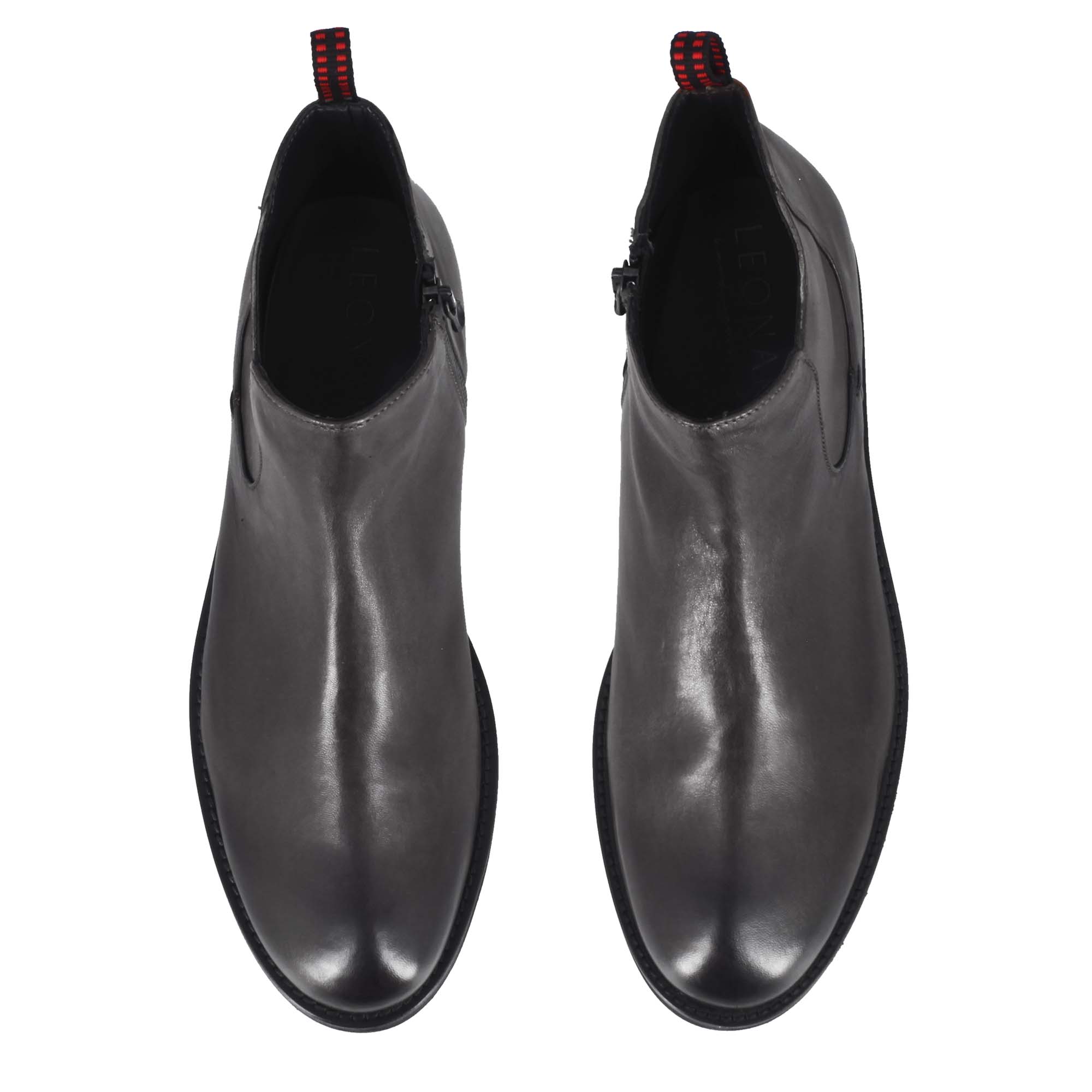 Men's ankle boot in black leather and rubber sole