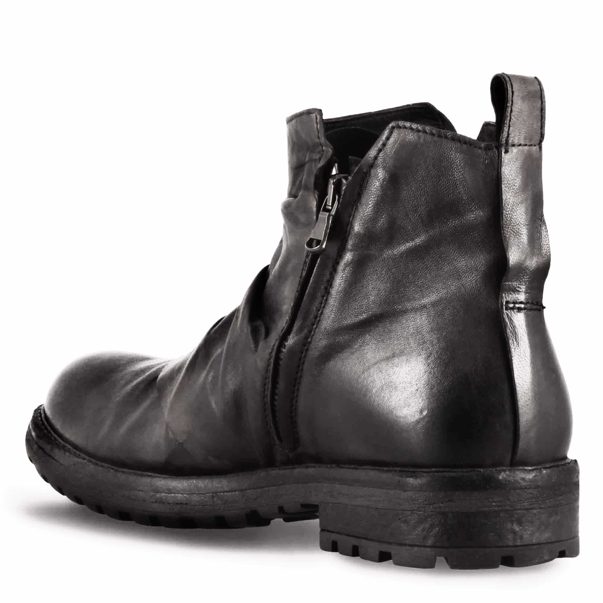 Men's ankle boot with curled leather in grey
