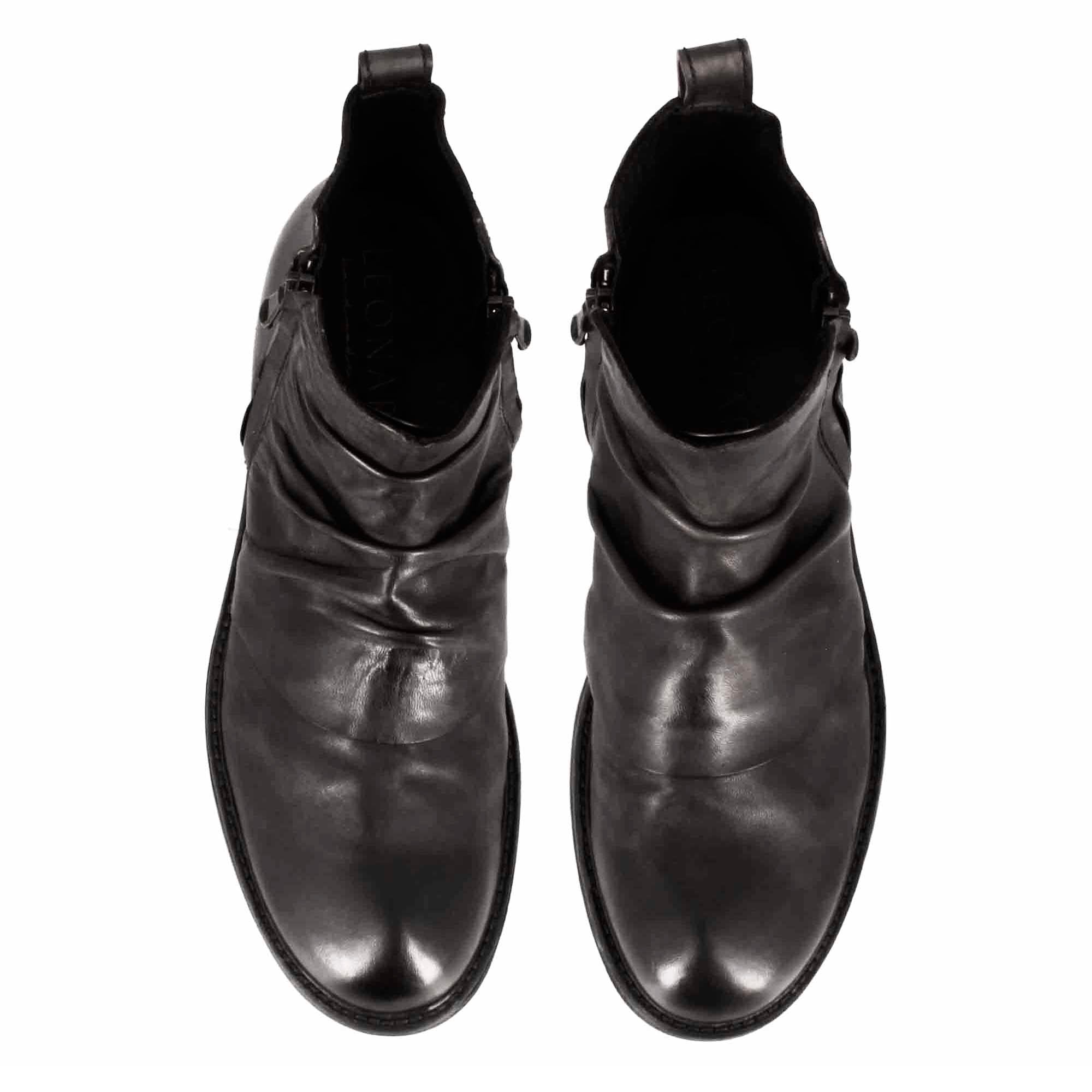 Men's ankle boot with curled leather in grey