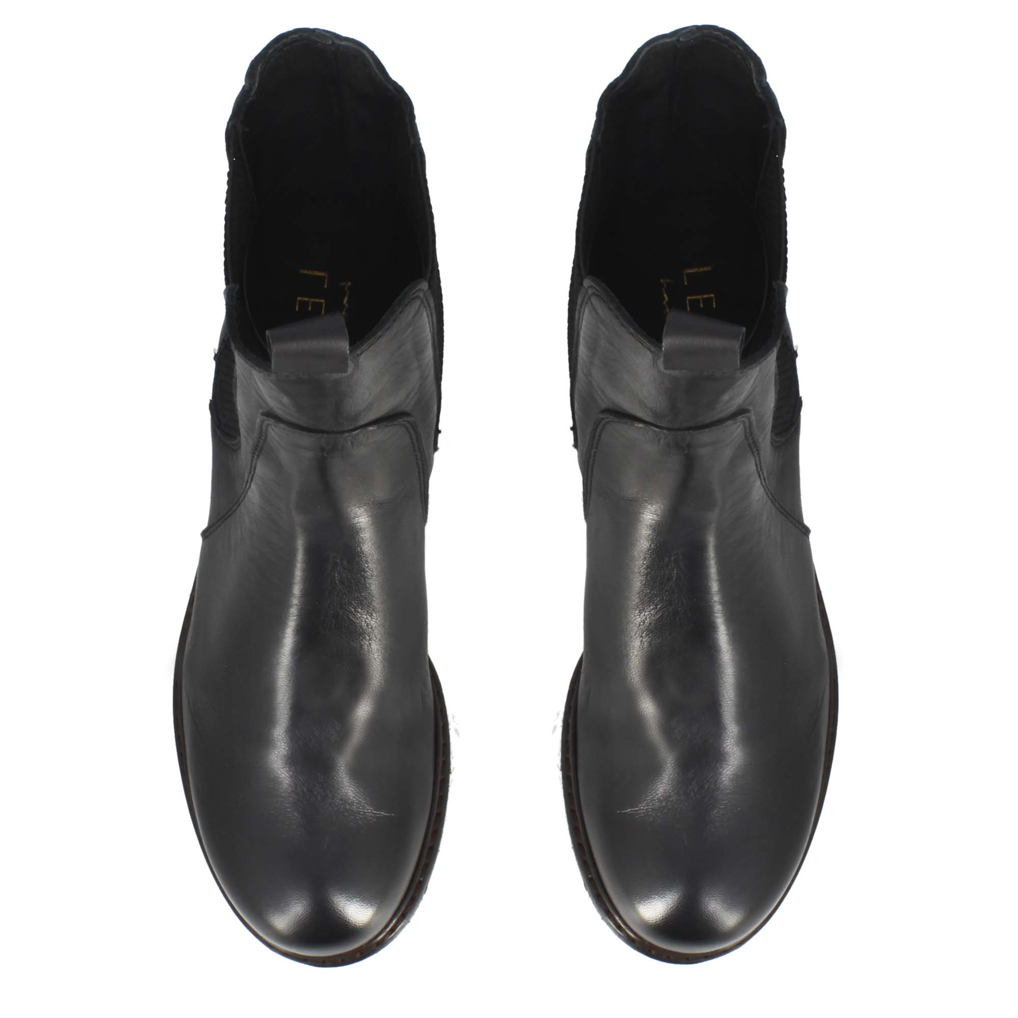 Women's ankle boot in genuine leather in black with a vintage effect