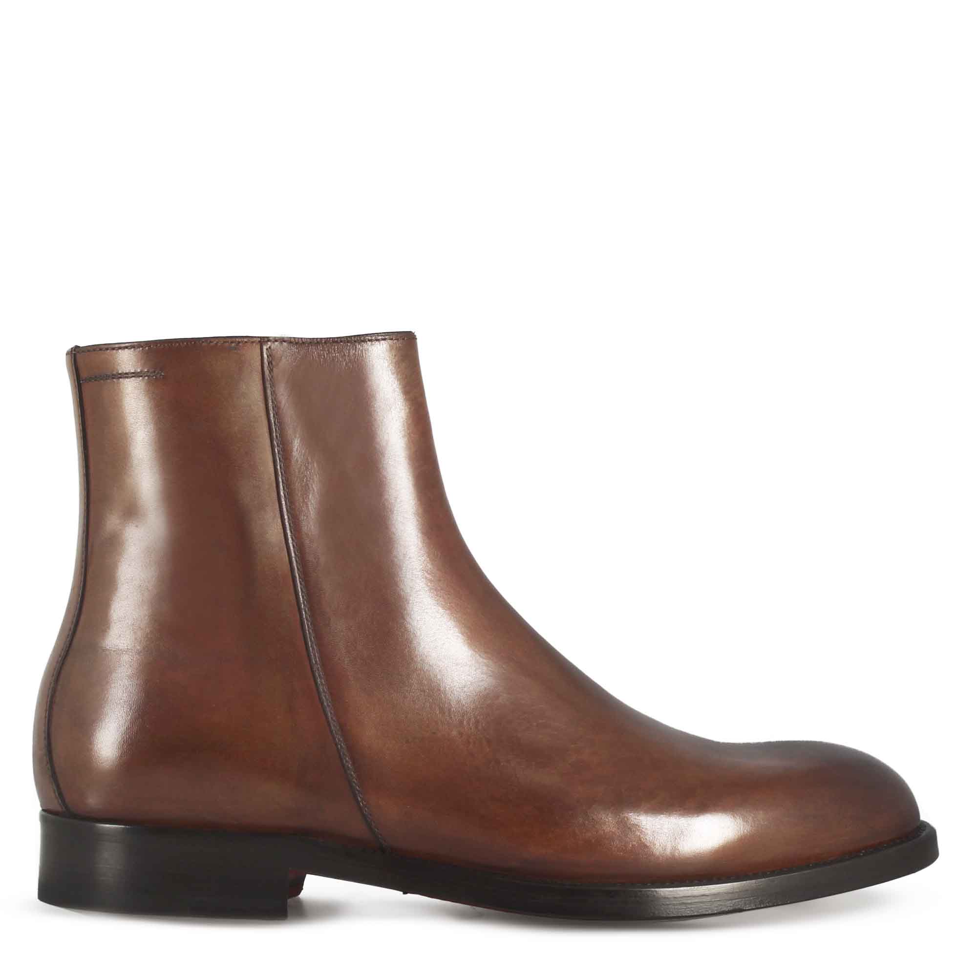Stivaletto elegante alla caviglia da uomo in pelle liscia colore marrone