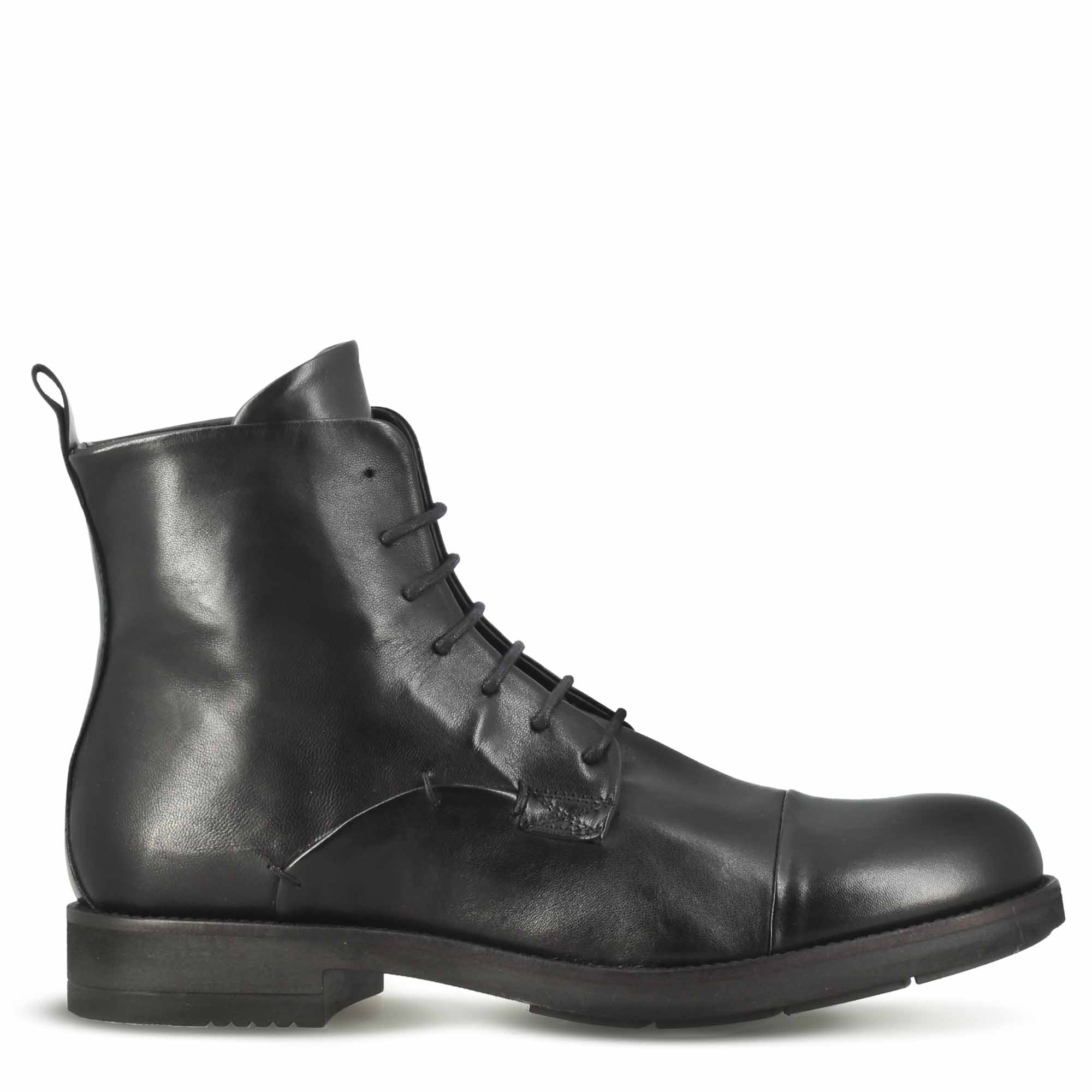 Men's vintage style ankle boot in black leather
