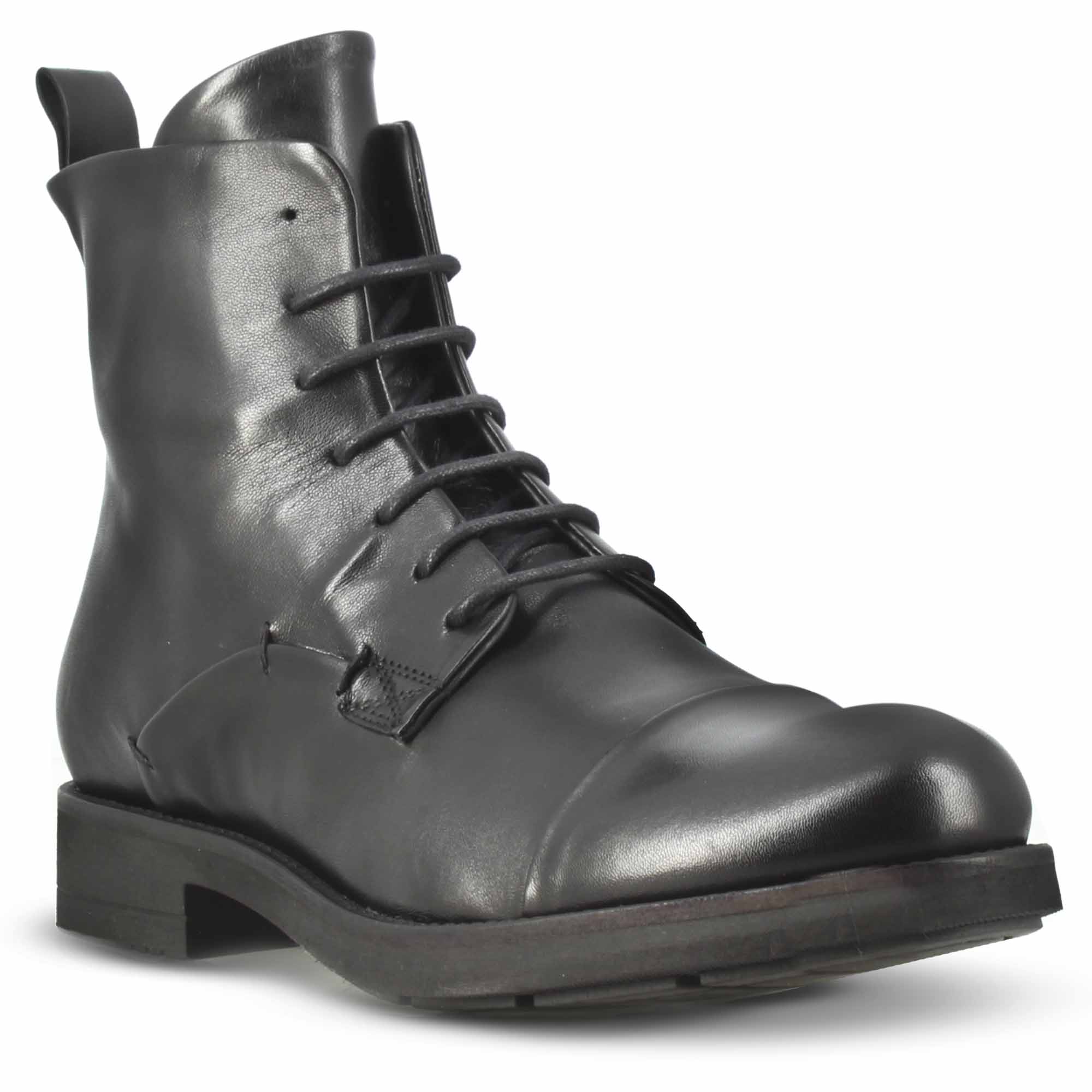 Men's vintage style ankle boot in black leather