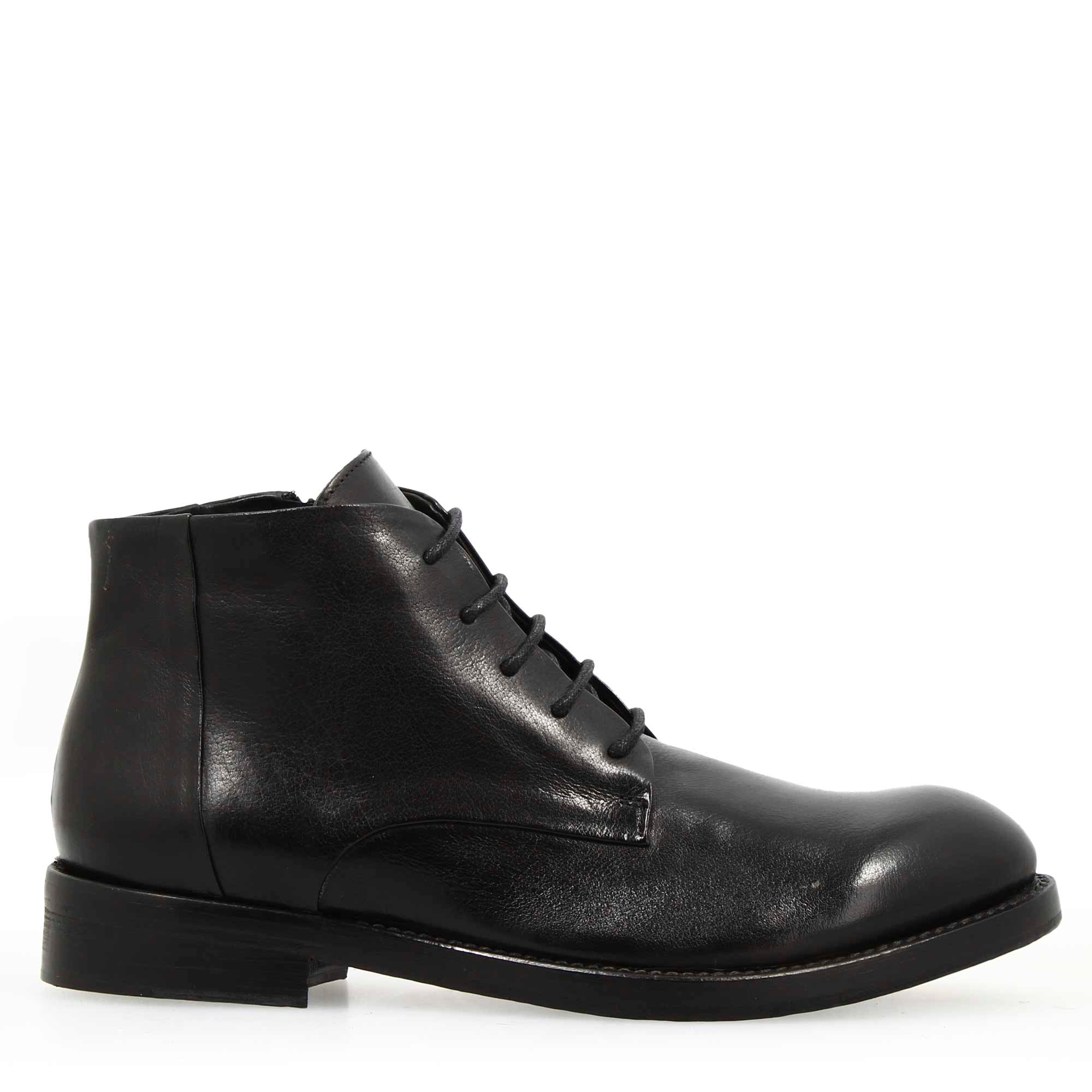 Medium diver men's amphibious boot in black washed leather