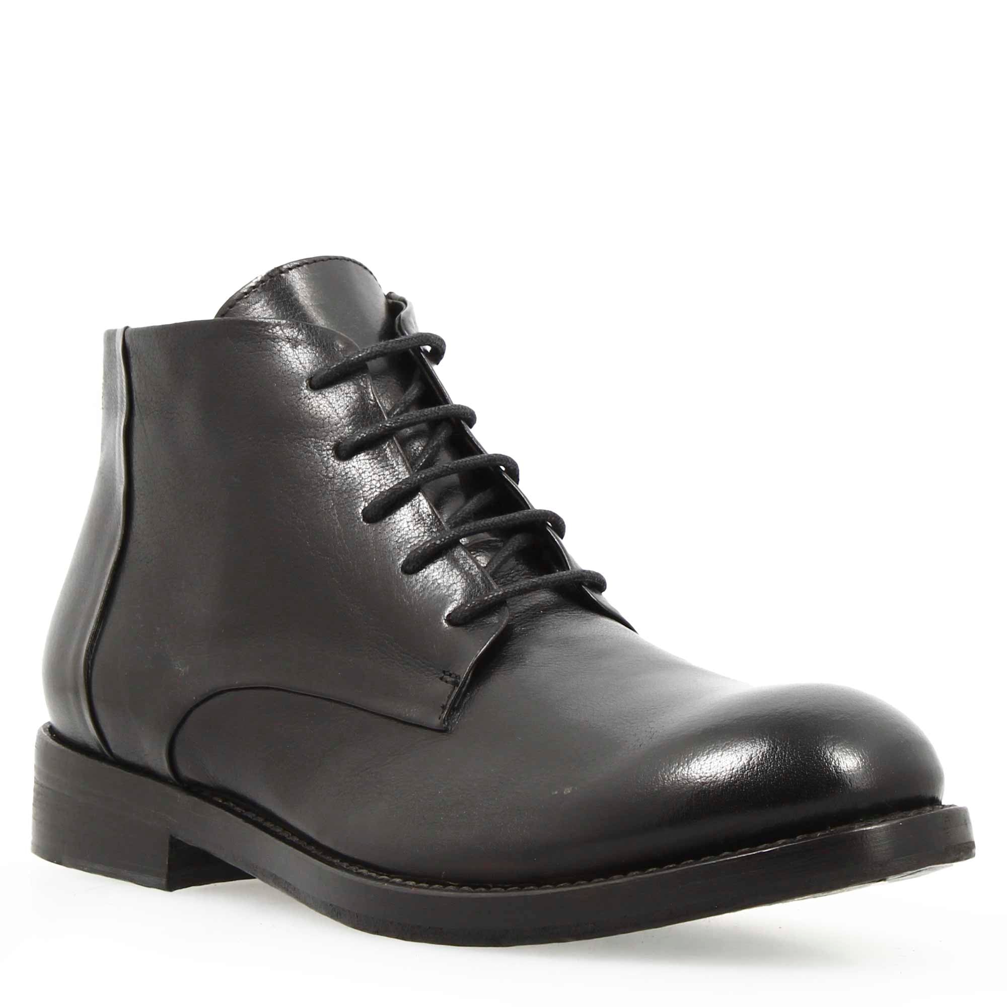 Medium diver men's amphibious boot in black washed leather