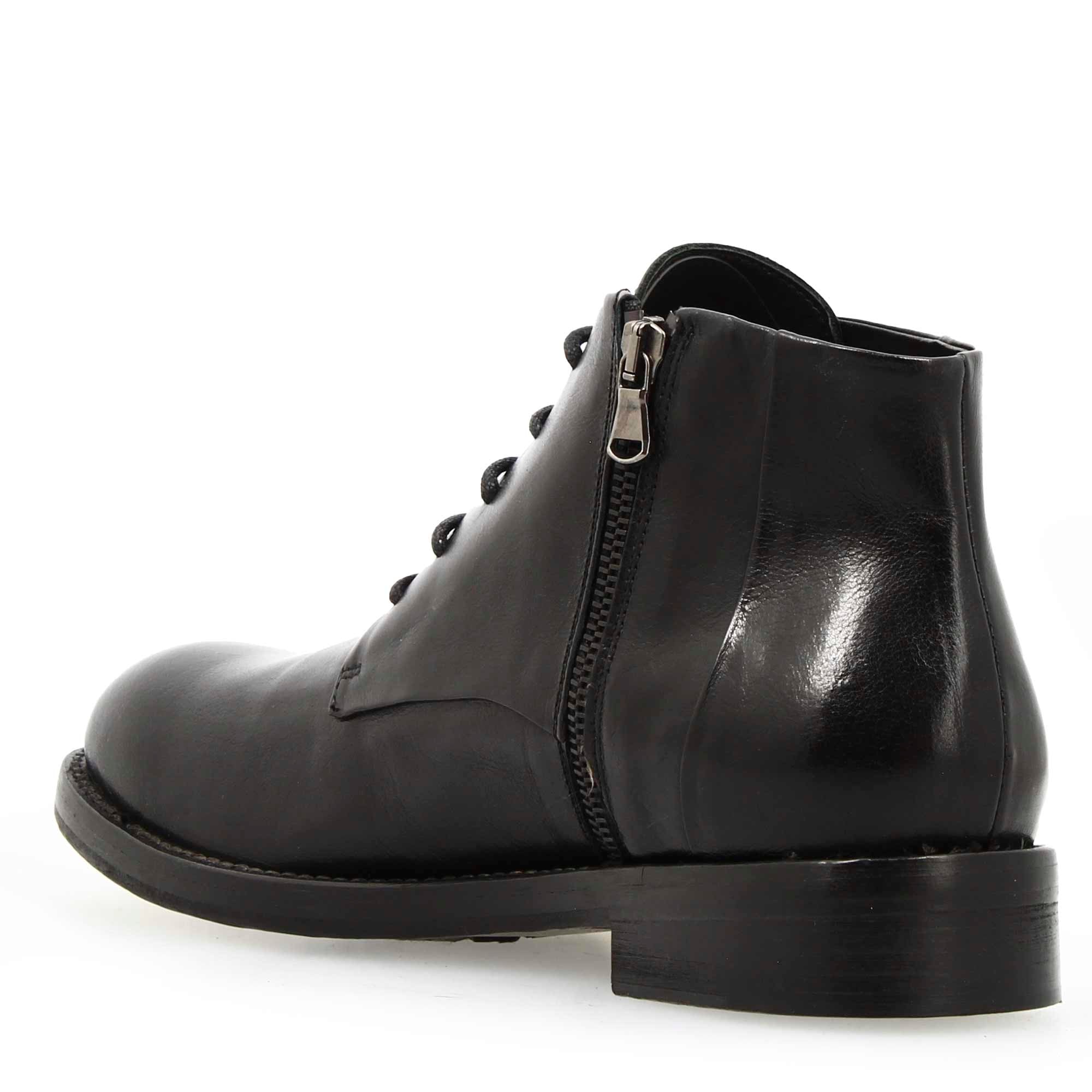 Medium diver men's amphibious boot in black washed leather