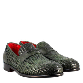 Elegant men's green moccasin in woven grain leather
