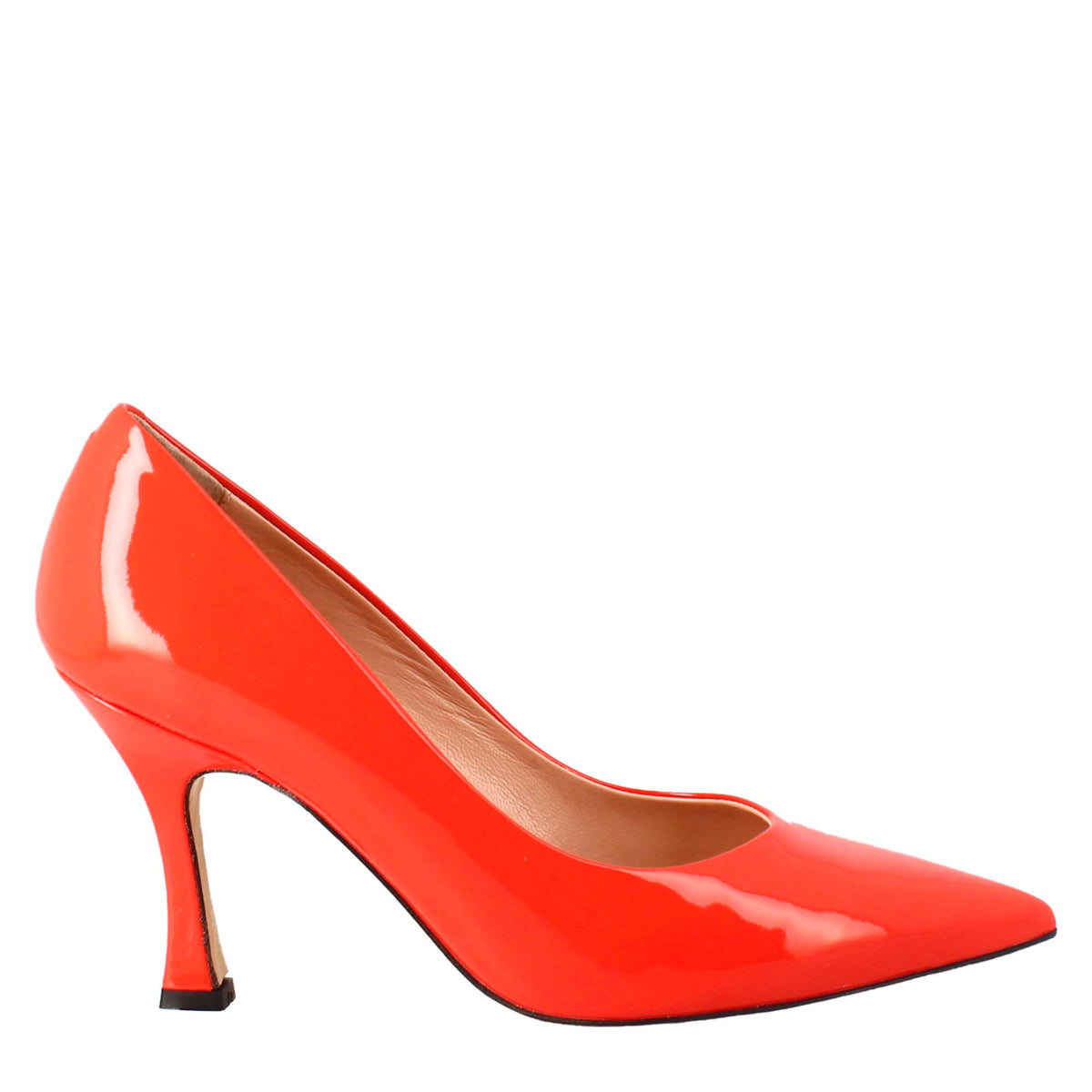 Woman's décolleté in pointed red patent leather
