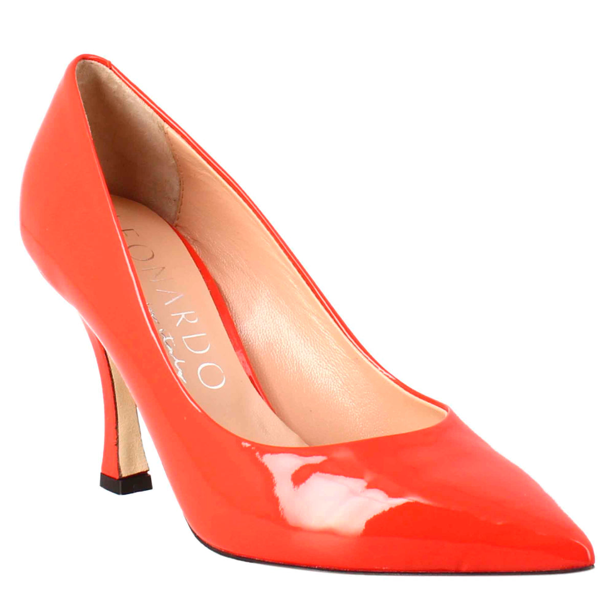 Woman's décolleté in pointed red patent leather