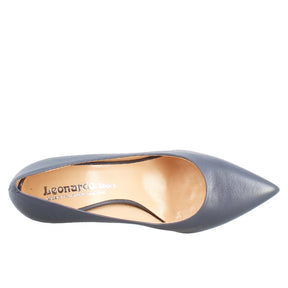 Pointed toe décolleté in light blue leather 