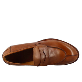 Men's elegant vintage beige moccasin in smooth leather 
