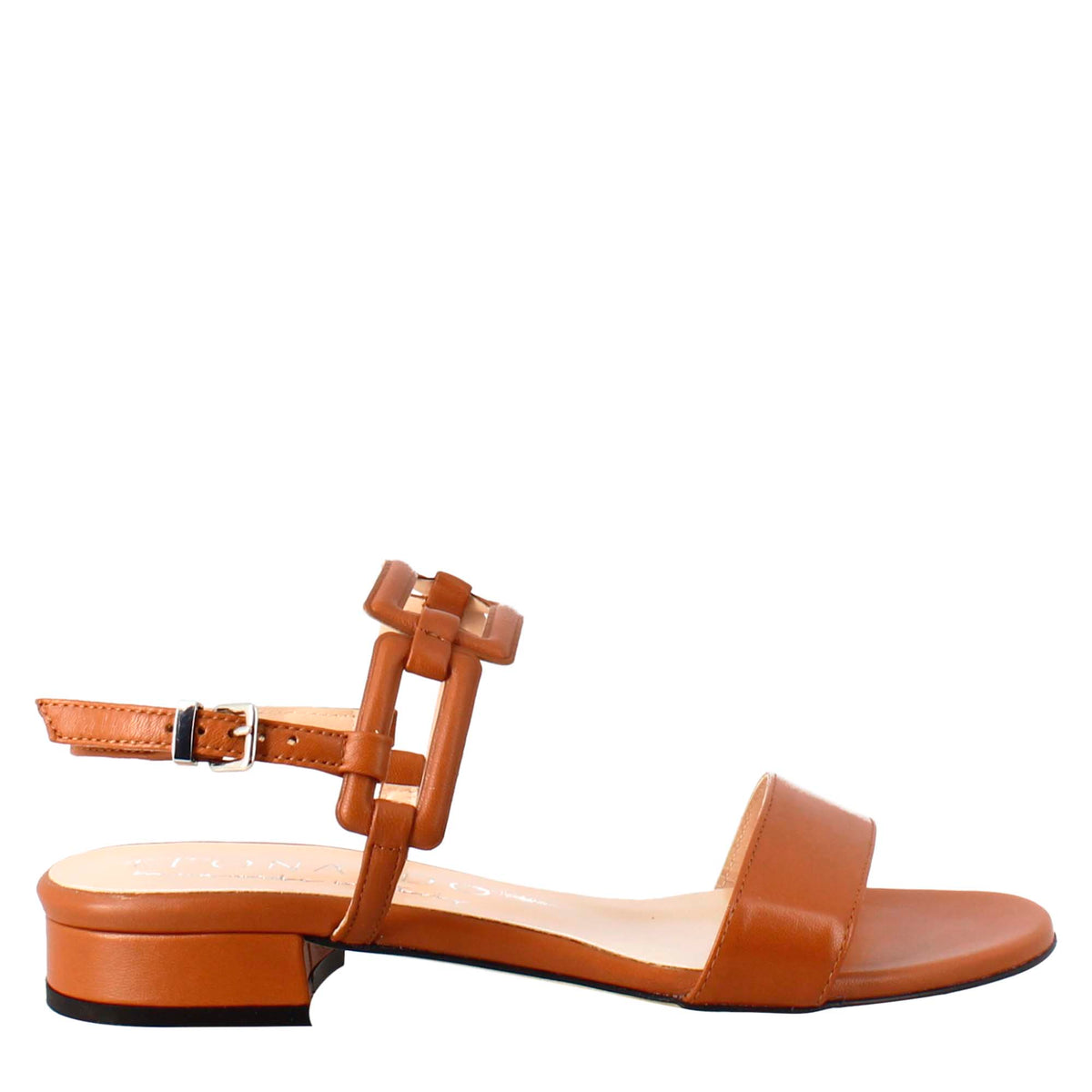 Woman's open sandal with low heel in brown leather 