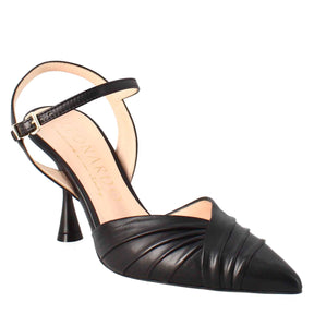 Pointed toe sandal in black leather with heel