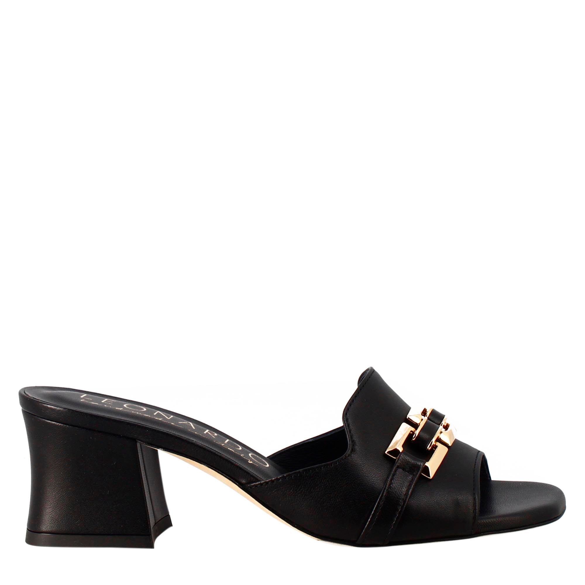 Sandalo aperto con fibbia da donna in pelle colore nero - LeonardoShoes