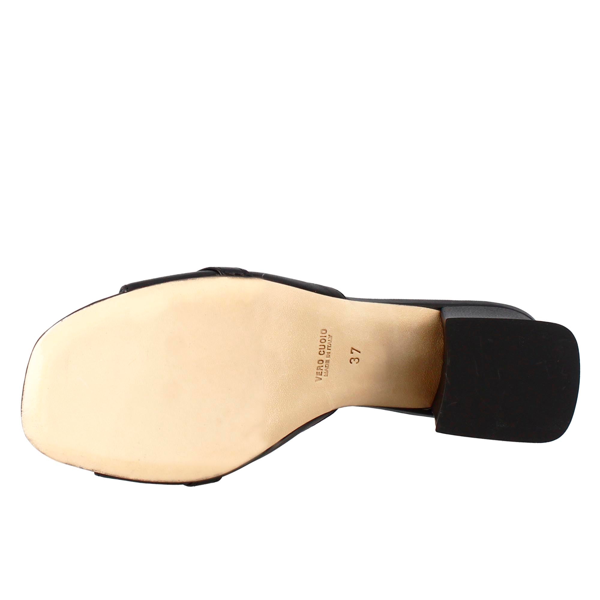 Offene Sandale mit Schnalle für Damen aus schwarzem Leder