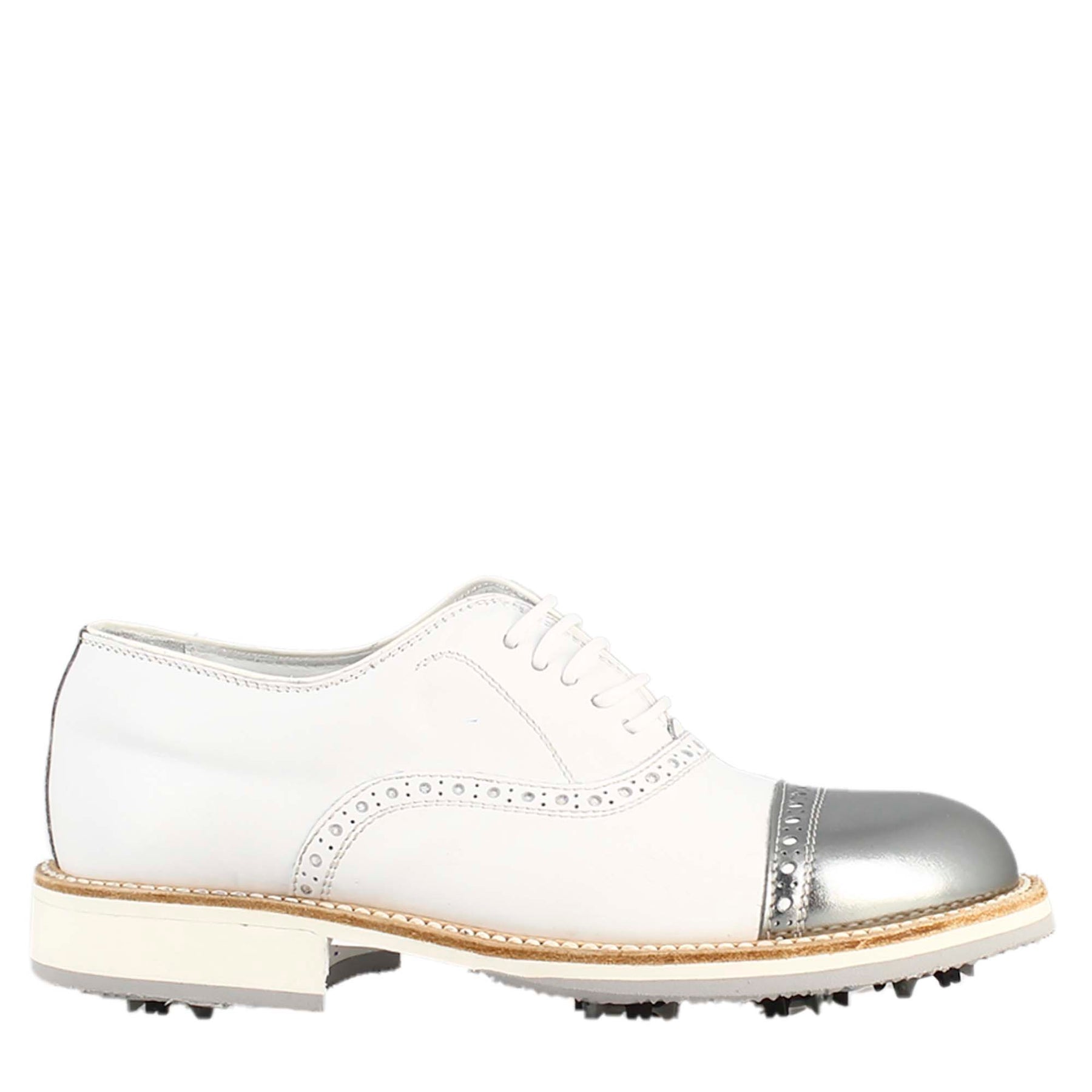 Handgefertigte Damen-Golfschuhe aus weißem Leder mit silbernen Details