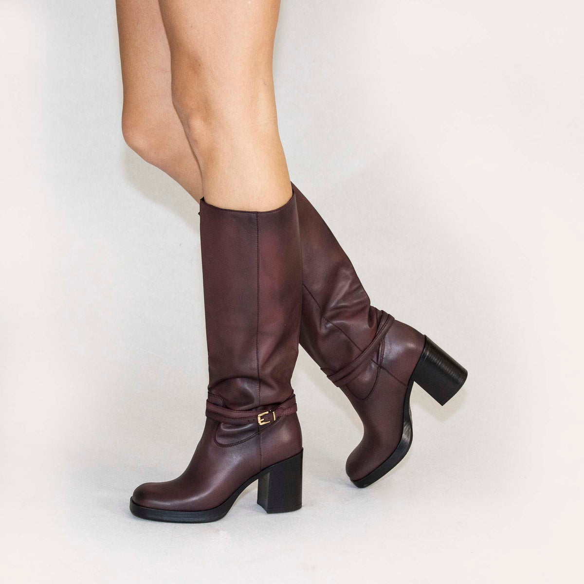 Women's boot with heel in burgundy leather and platform sole