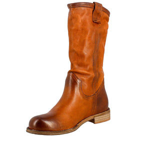 Calf-high women's boot in unlined vintage leather